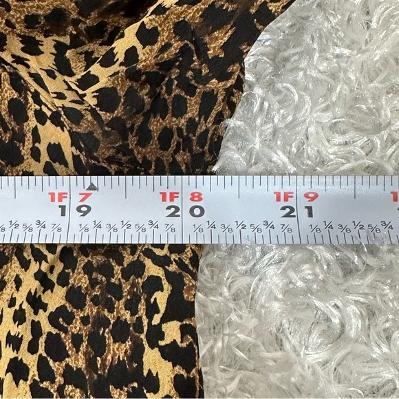 Vintage Fy2 Petite 100% Silk Blouse Button Down Leopard Print Padded Shoulders - Picture 8 of 8